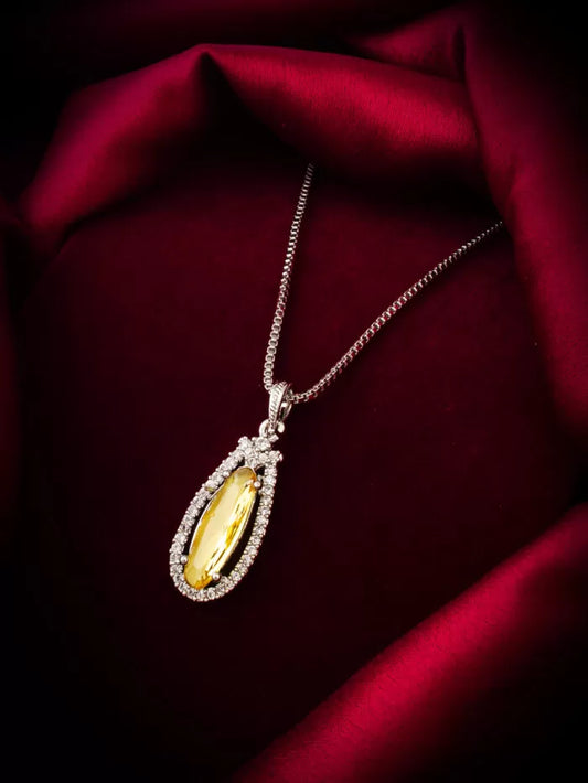 Classic gold pendant with a polished and radiant 'glow'.