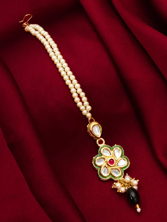 Vibrant maang tikka with colorful kundan stones, creating a 'rainbow' effect.