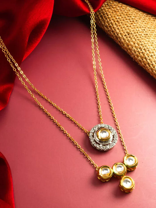 Regal kundan pendant set with a twin-layer design and a royal 'glow'.