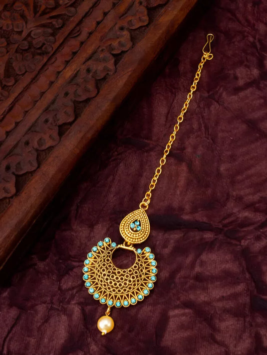 Whimsical maang tikka with a light and airy 'sky dream' inspired design.