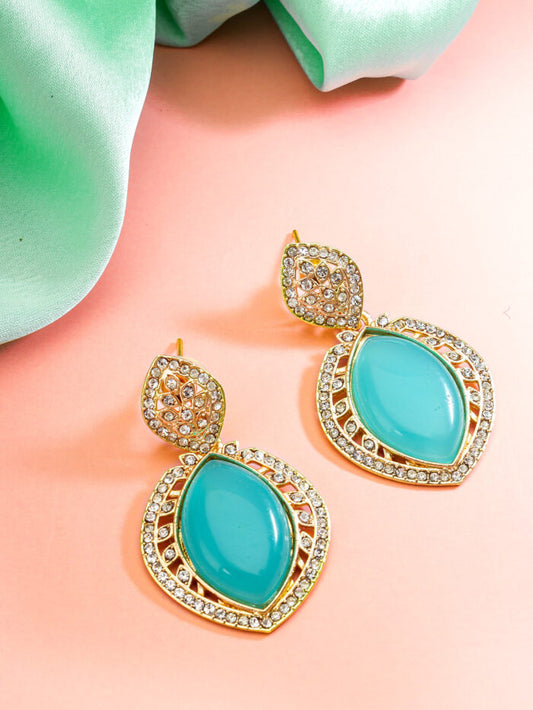 Light and airy gold-plated earrings with a 'sky blue' hue and a radiant design.